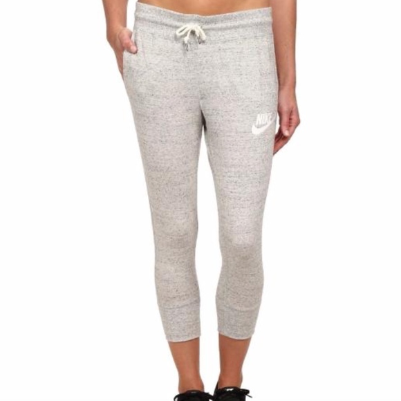 nike capri joggers womens